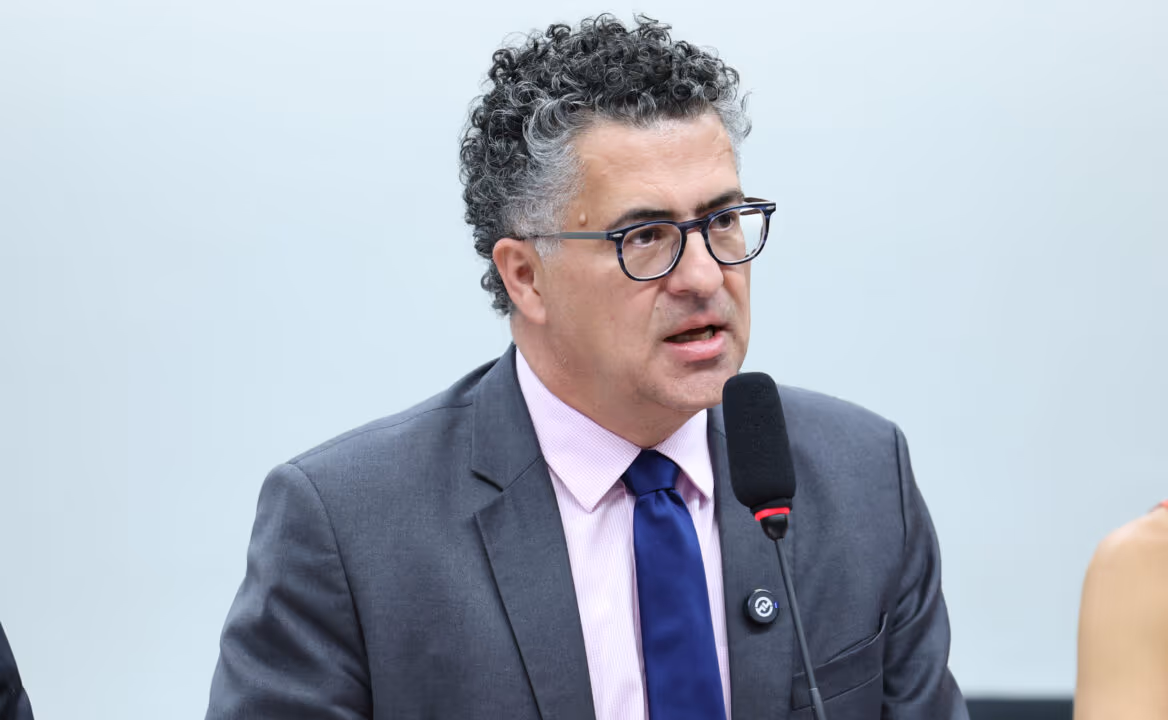Comissão da Câmara tenta destravar fim da escala 6×1 sem explicar impacto econômico