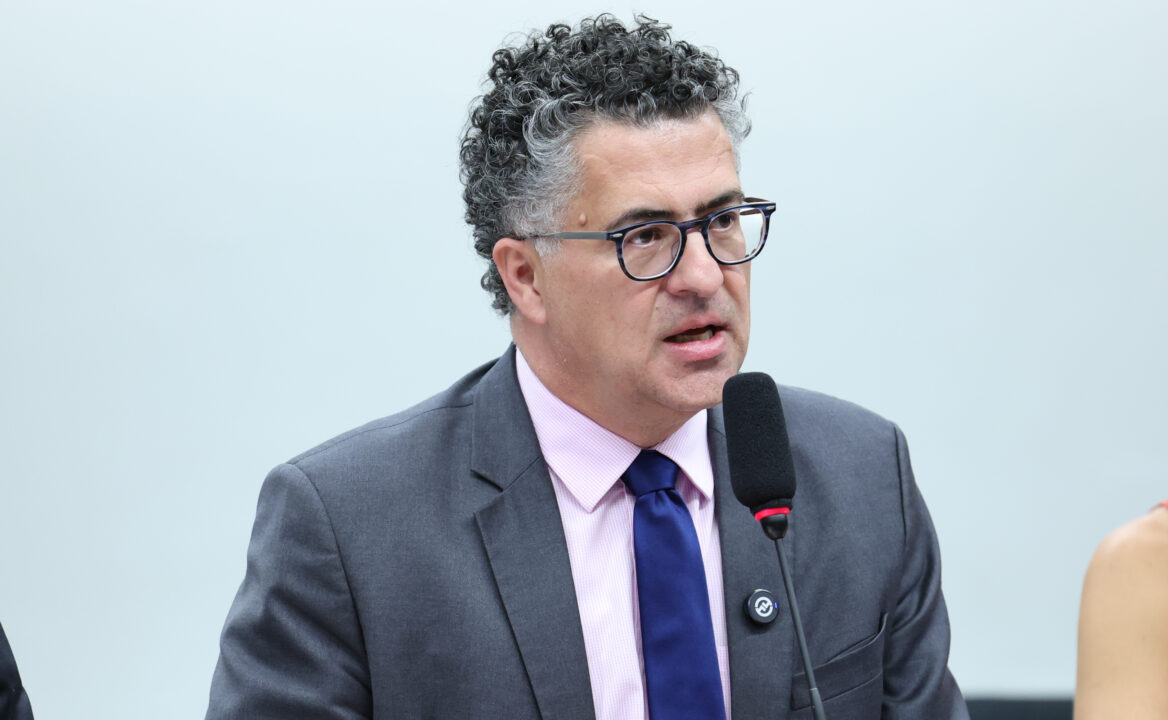 Petista cobra convocação de auditores para garantir fim da escala 6×1