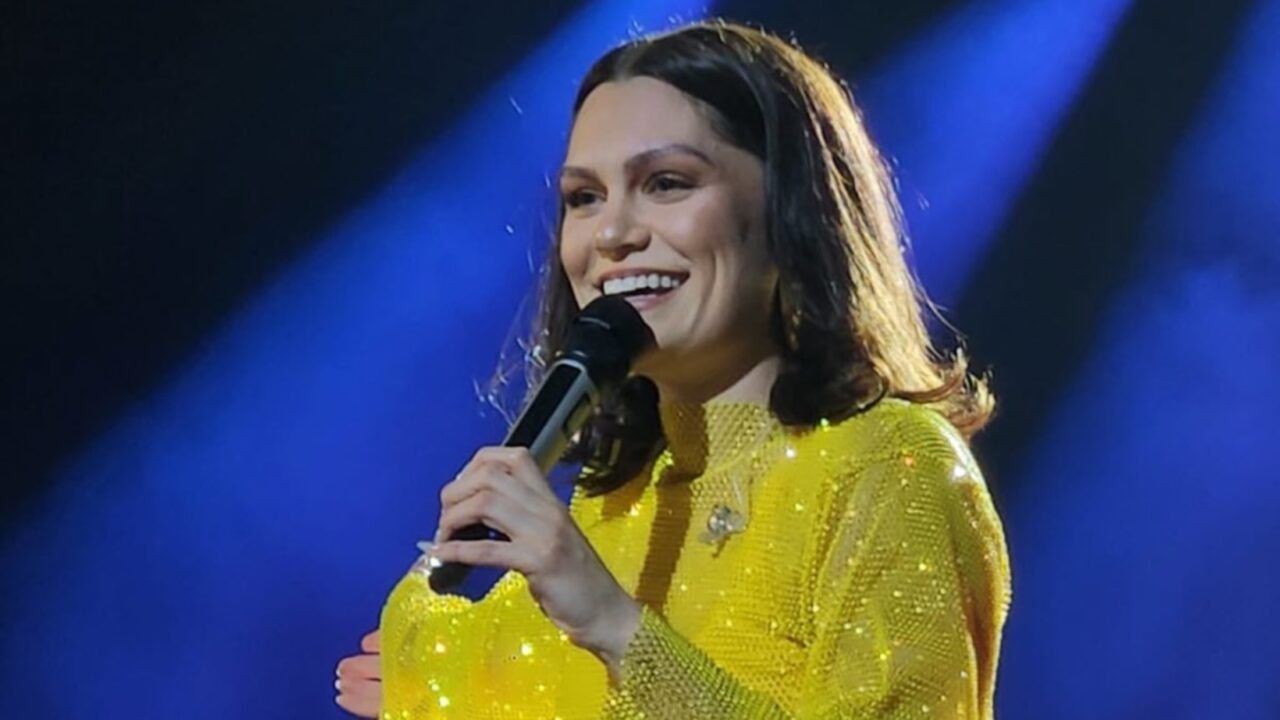 Jessie J anuncia remissão do câncer de mama