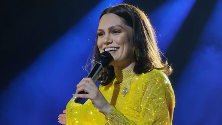 Jessie J anuncia remissão do câncer de mama