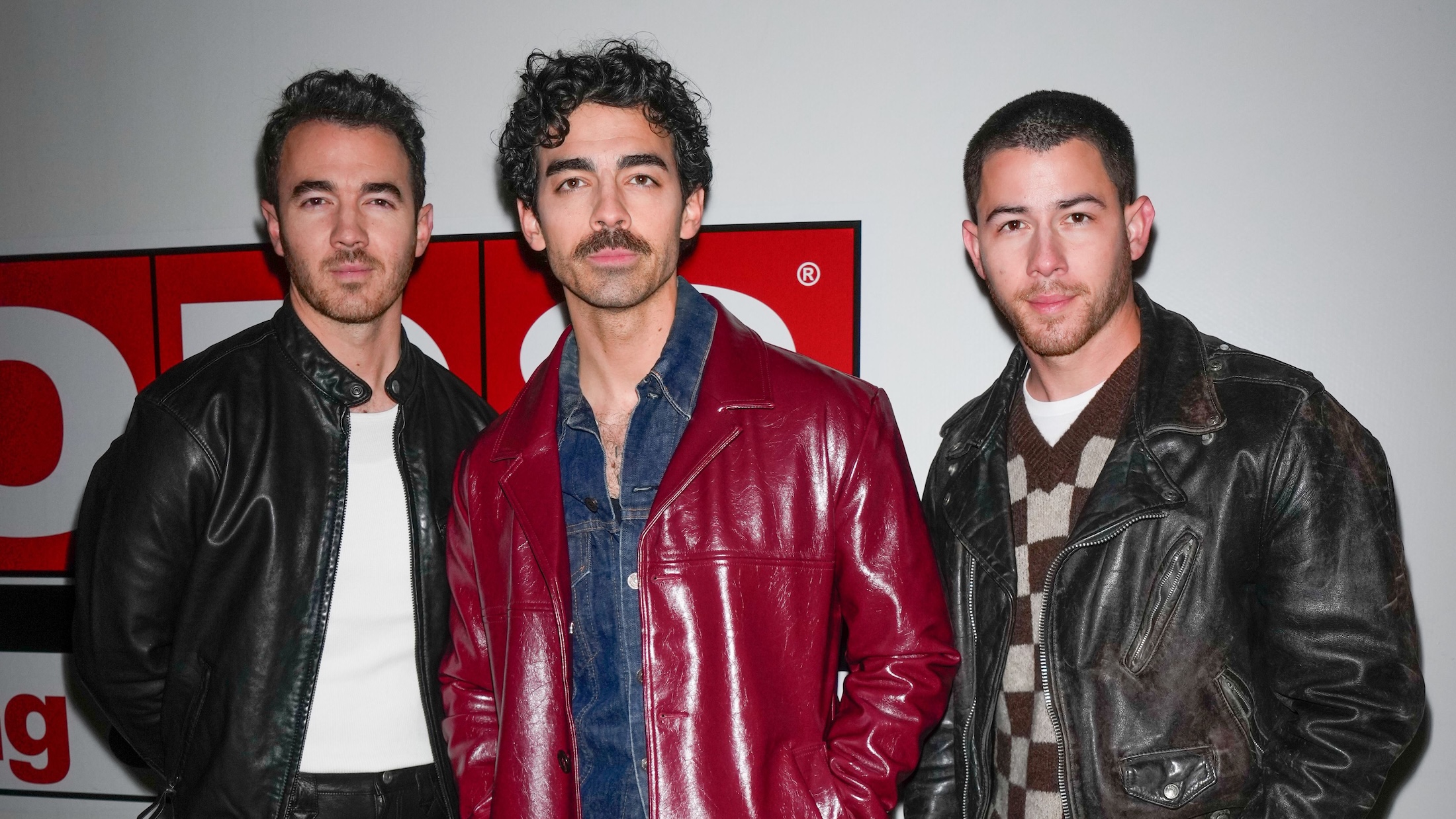 Jonas Brothers lançam podcast com bastidores da carreira