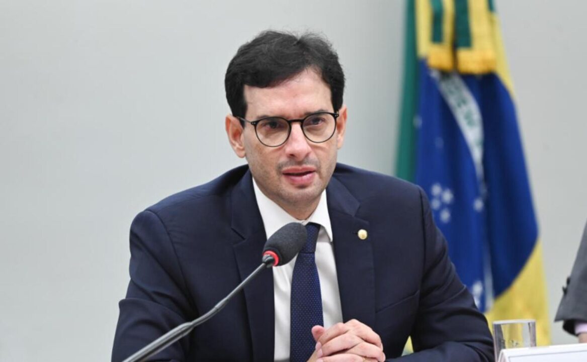 Fim da escala 6×1: relator prevê votação de PEC em comissão para 26 de maio