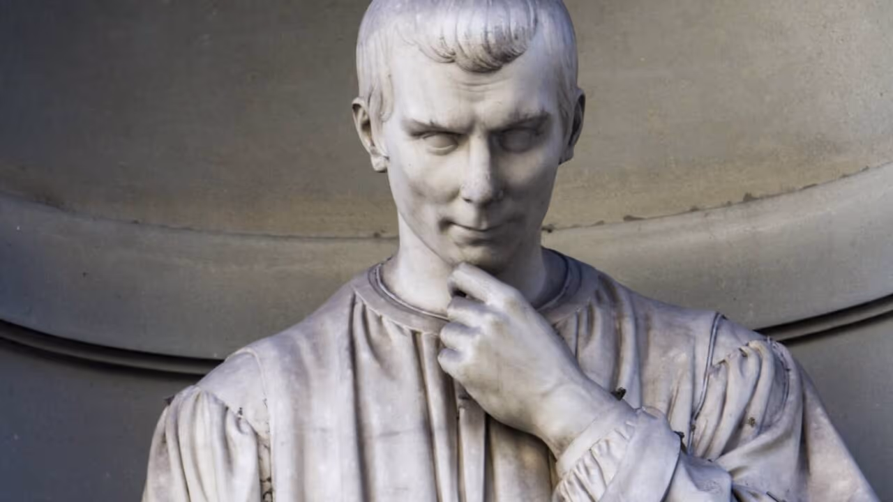 Nicolau Maquiavel, o pensador que olhou o poder sem véus e pagou com o exílio “É melhor ser temido do que amado, se não for possível ser ambos.”