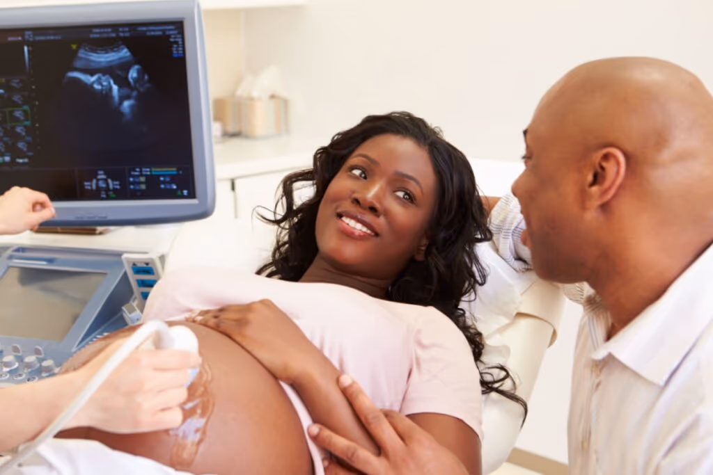 O que o bebê sente na barriga da mãe? Entenda os marcos da gestação 