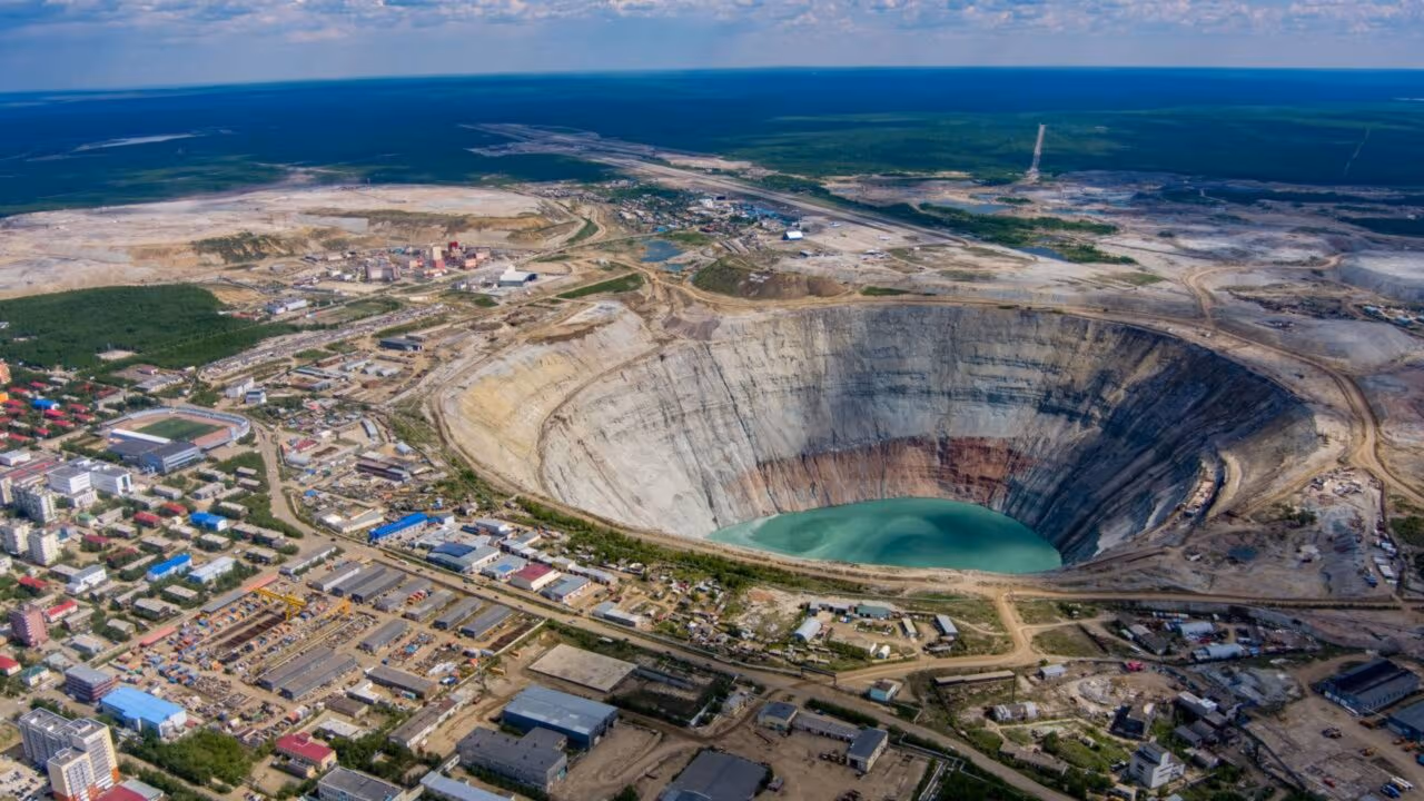 Mirny: o buraco de U$ 13 bilhões que virou vórtice mortal e ainda esconde o maior segredo dos diamantes russos