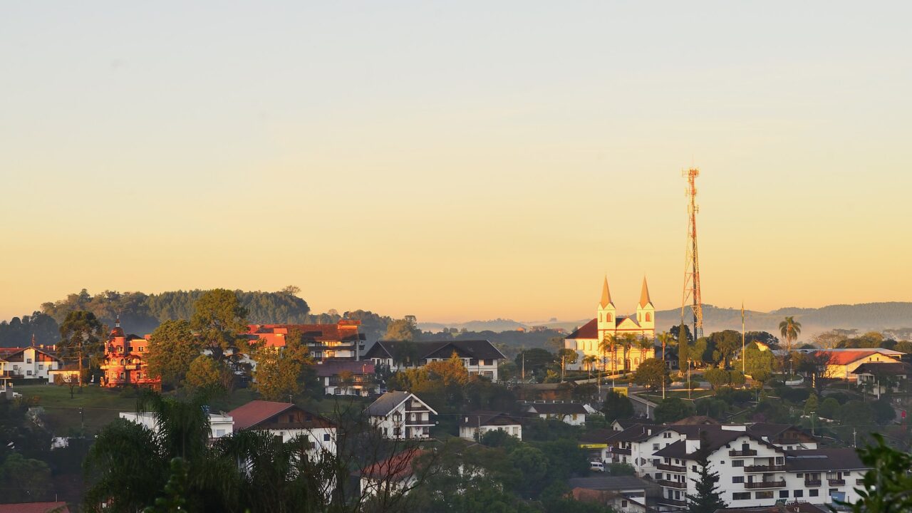 Fundada por um ministro austríaco em 1933 e a única cidade brasileira com consulado da Áustria: o vilarejo catarinense onde 9 mil pessoas ainda falam o dialeto tirolês