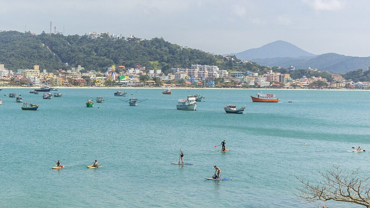 A menor cidade de Santa Catarina tem 39 praias, ótima qualidade de vida e está entre os 100 destinos mais sustentáveis do mundo