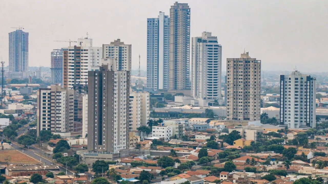 Cidade que quase sumiu do mapa e hoje atrai famílias inteiras com educação premiada pelo MEC