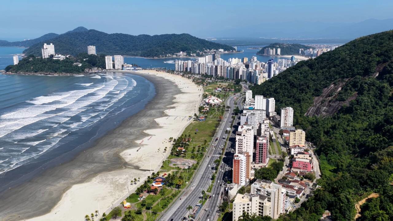 Com quase 500 anos de história, a primeira cidade do Brasil foi fundada em 1532 e hoje impressiona com qualidade de vida exemplar