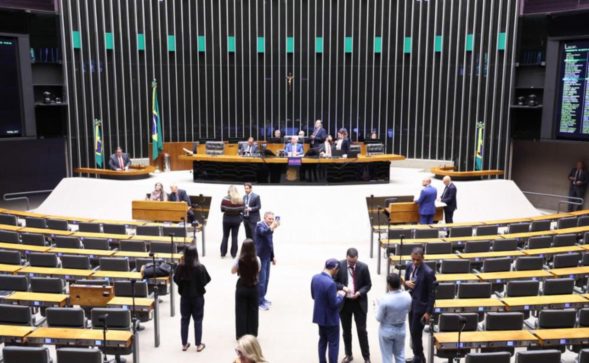 Câmara aprova ampliação da imunidade tributária a igrejas; PEC vai ao Senado