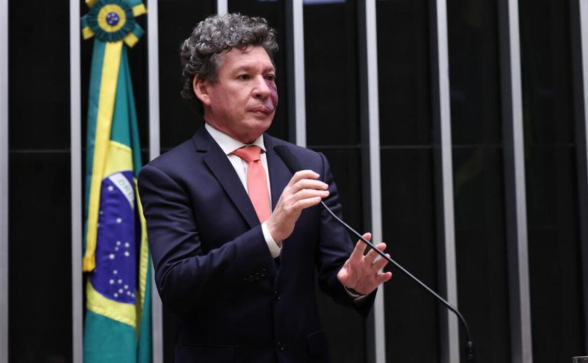 Petista chama escala 6×1 de “escravidão moderna” e prevê aprovação de PEC