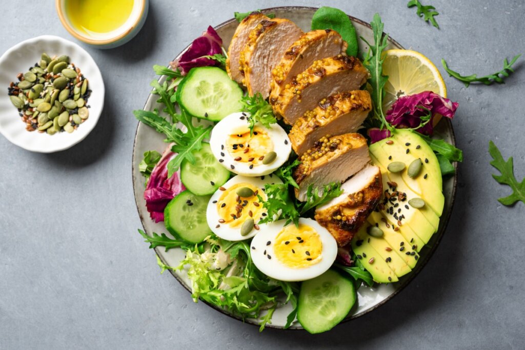Almoço saudável: 5 receitas leves e proteicas com peito de frango 