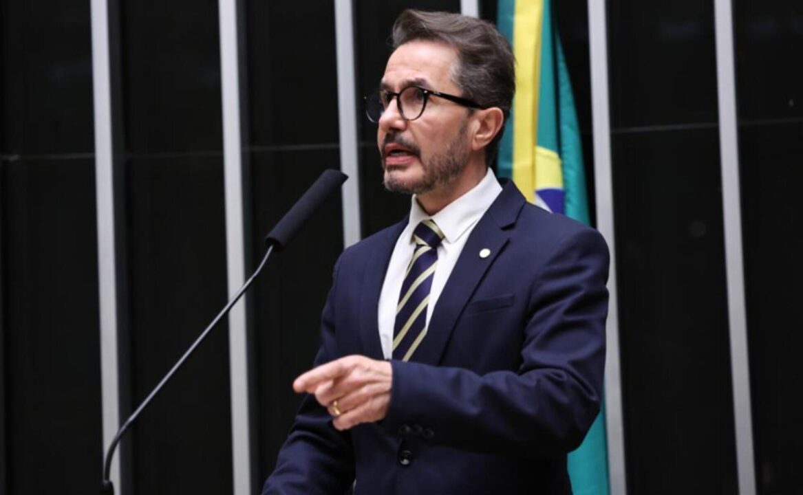 Deputados querem impedir redução de jornada em “atividades essenciais”