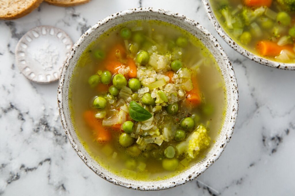 Sopa rica em proteína vegetal: 5 receitas saudáveis para o almoço