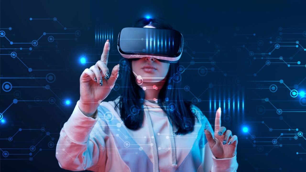 A psicologia explica por que a geração que viveu a transição para o digital nos anos 80 sofre mais com o medo constante de ficar para trás