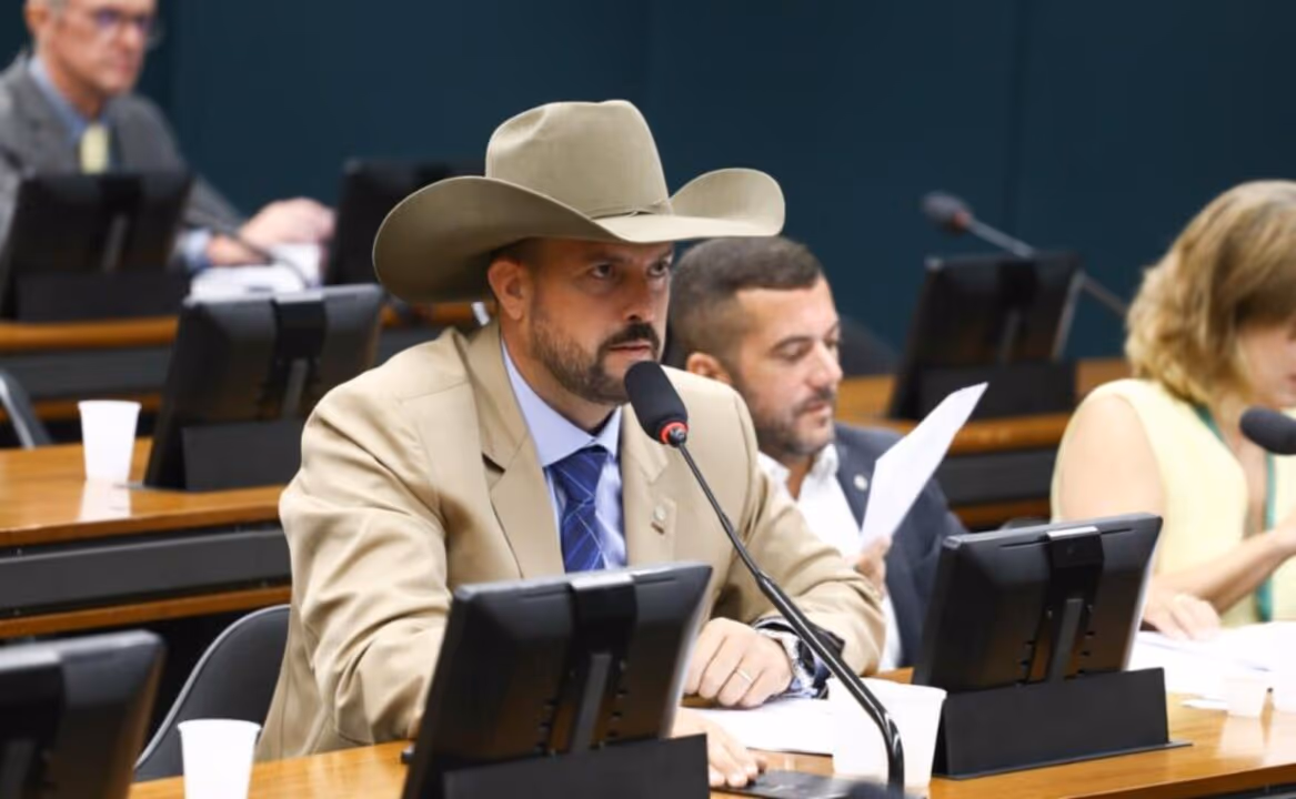 Zé Trovão chora em reunião do Conselho de Ética: “Meu coração não está legal”