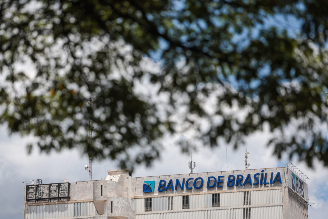 BRB, PicPay e ex-integrantes do GDF viram alvo de operação