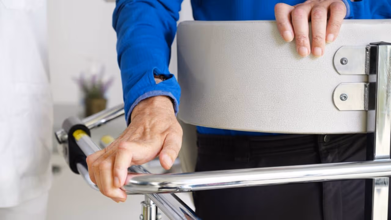 Um homem com ELA voltou a se comunicar de forma natural graças a um implante cerebral capaz de converter suas tentativas de fala diretamente em voz gerada por computador