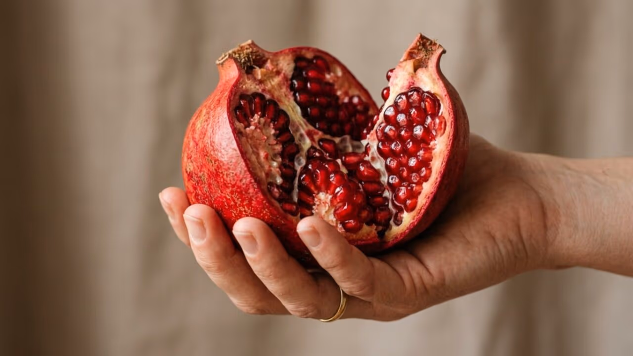 A fruta vermelha que médicos apontam como uma das mais completas para cuidar do coração, intestino e imunidade