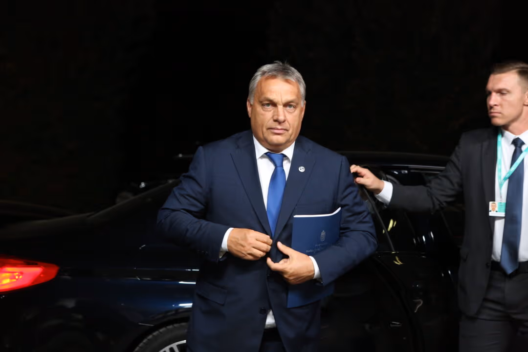 Crusoé: Eduardo recebe uma mensagem de apoio vinda da Hungria