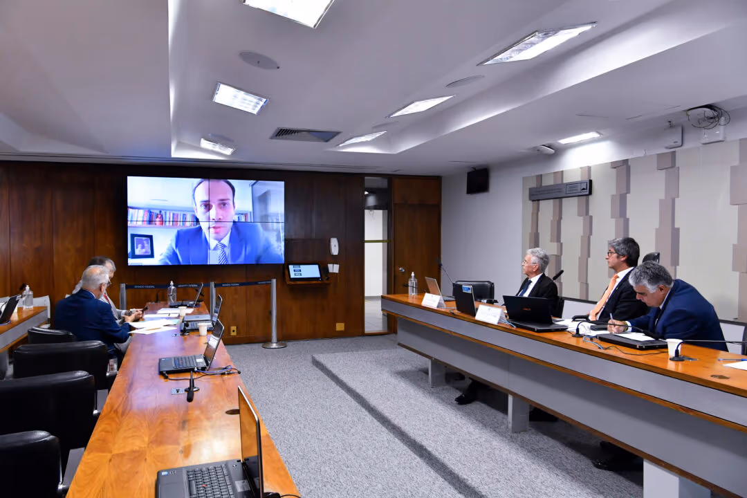 Crusoé: AtlasIntel responde a Nunes Marques