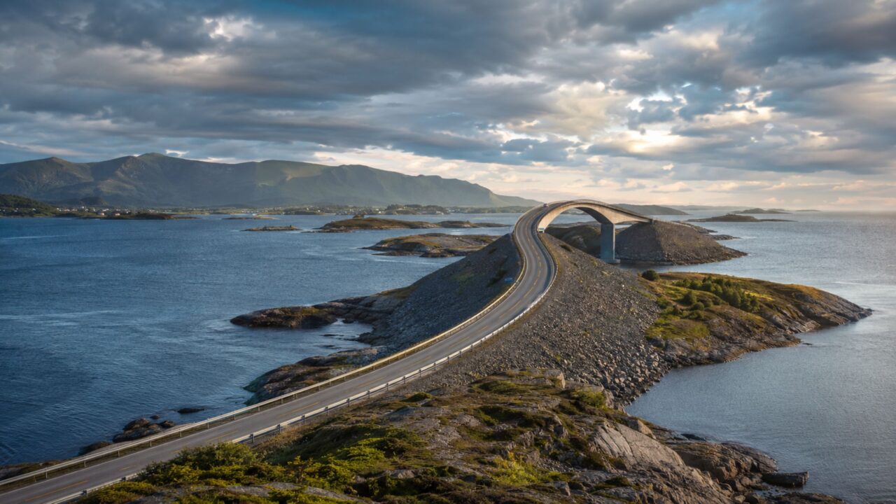 A estrada impressionante que transforma o percurso em uma das experiências mais bonitas da viagem