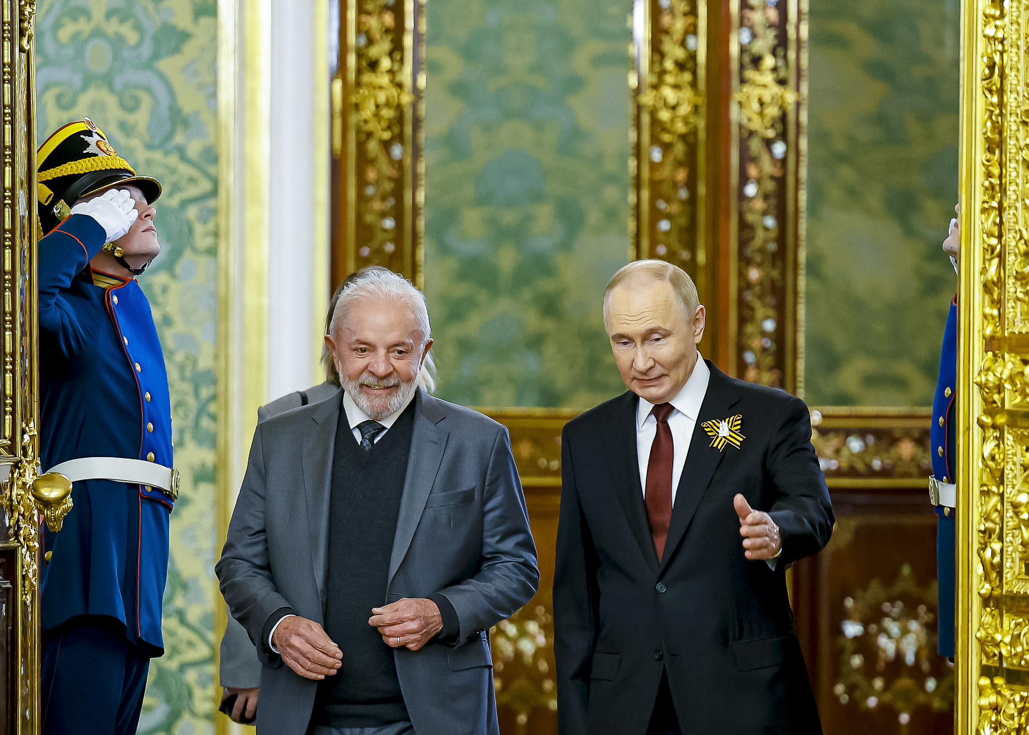 Crusoé: Como Putin influencia a política brasileira