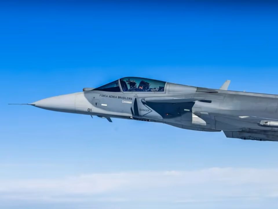 Defesa negocia nova compra de caças Gripen da Suécia