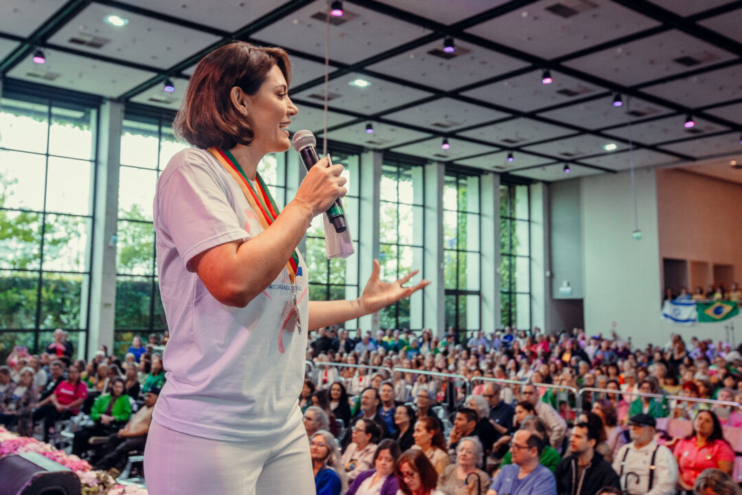 PL confirma convite para Michelle Bolsonaro disputar o Senado pelo DF