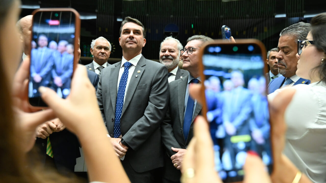 Flávio lança plano de segurança com castração química e presídios no modelo Bukele