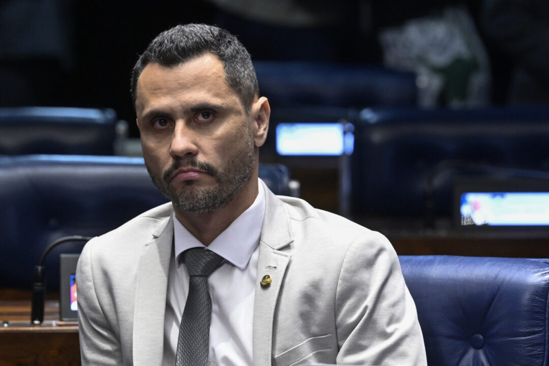 Cleitinho liga para presidente do Republicanos e confirma candidatura em Minas