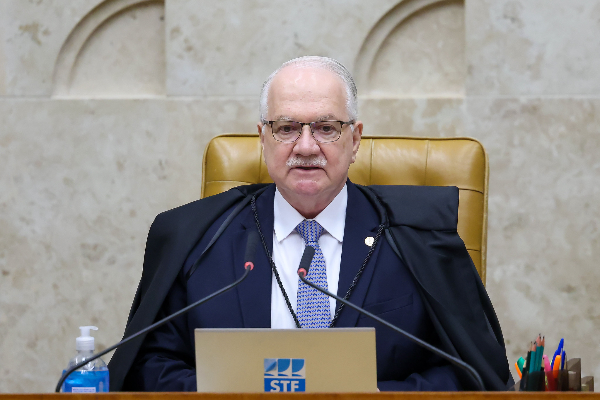 Fachin explica aval para AGU atuar em ação do Rumble contra Moraes