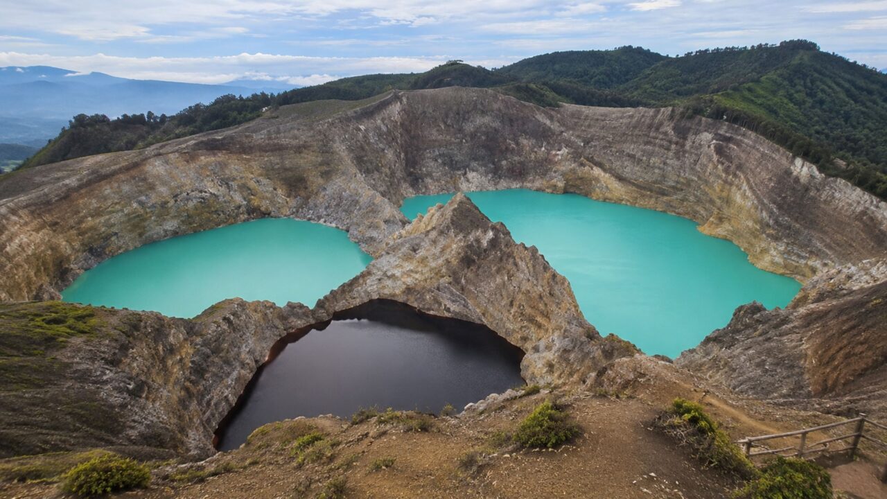 As crateras do Kelimutu vistas de forma mais clara e explicativa