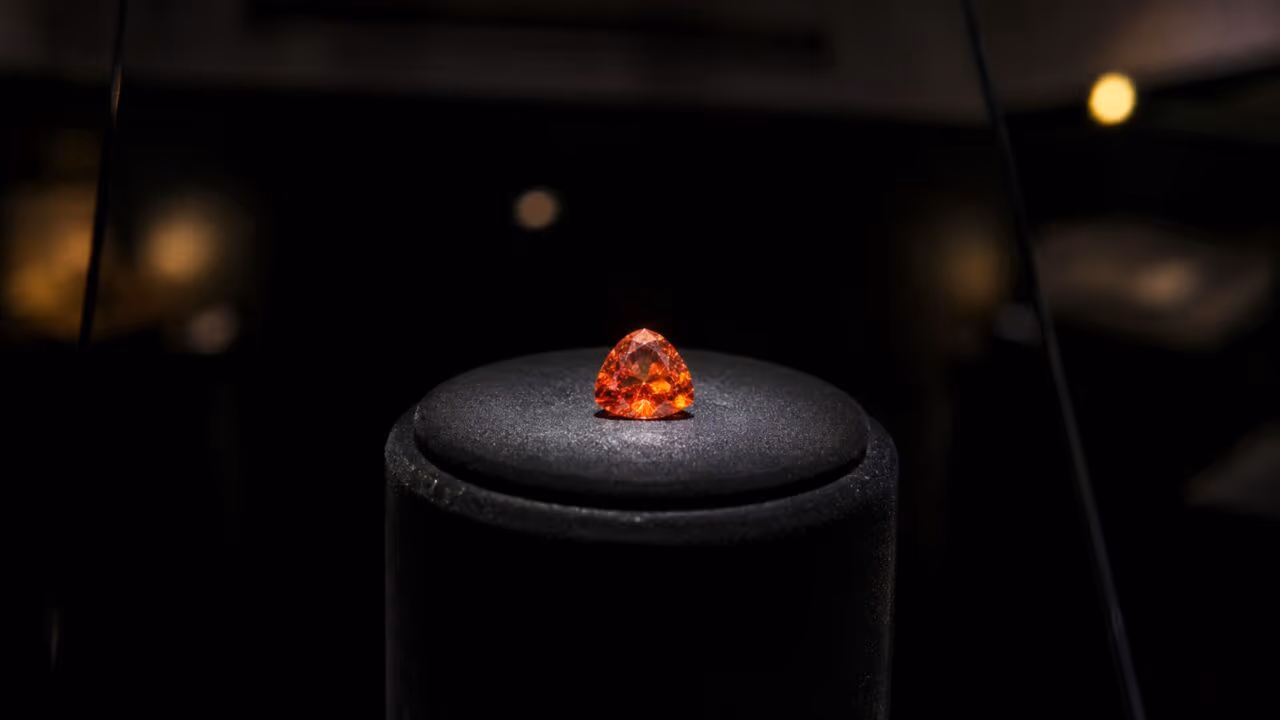 Um mineral de apenas 0,011 onça virou o mineral mais raro reconhecido pela ciência por existir em um único exemplar natural