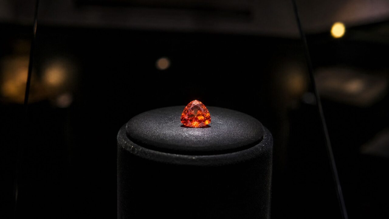 Um mineral de apenas 0,011 onça virou o mineral mais raro reconhecido pela ciência por existir em um único exemplar natural