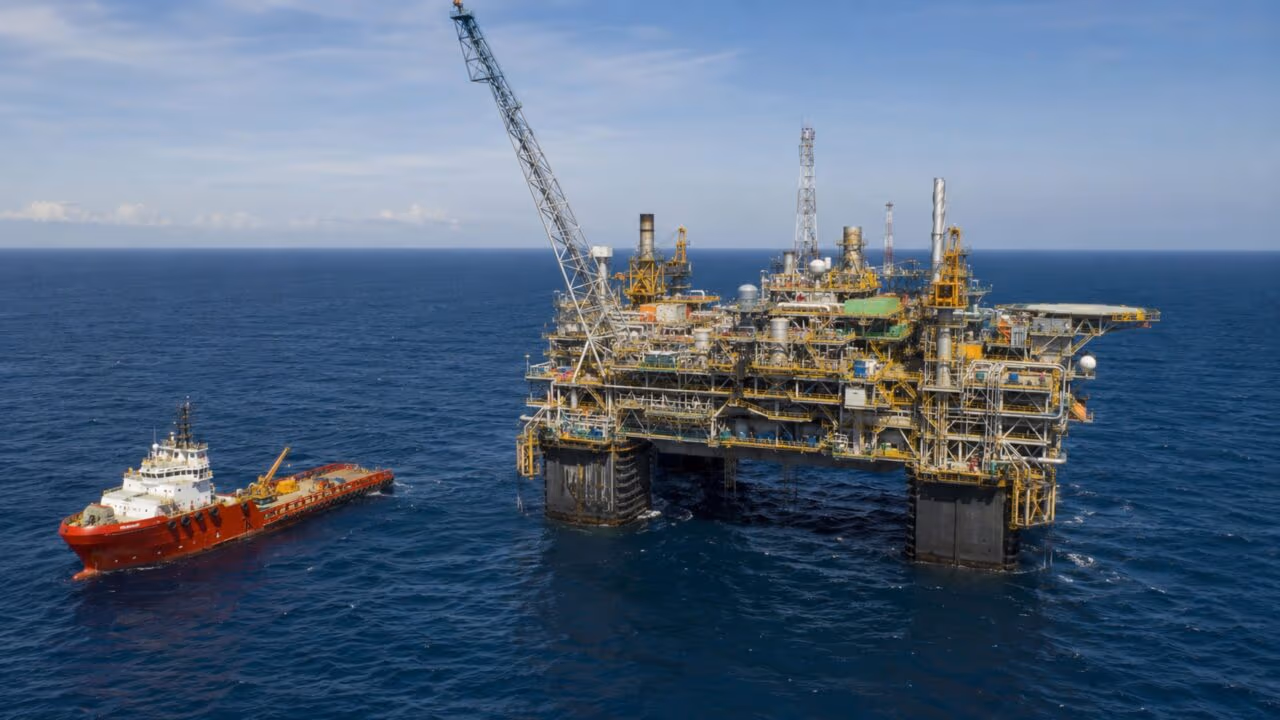 Reservas de petróleo do Brasil poderiam saltar de 17 para 23,5 bilhões de barris com US$ 30 bilhões por ano até 2042