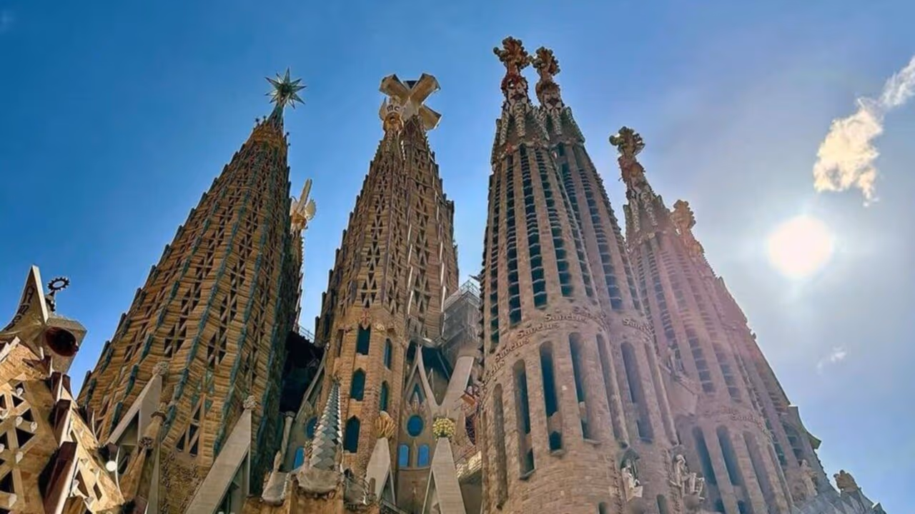 A Sagrada Família se tornou o edifício religioso mais alto do mundo, após 144 anos de trabalho