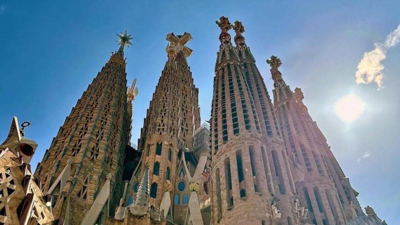 A Sagrada Família se tornou o edifício religioso mais alto do mundo, após 144 anos de trabalho