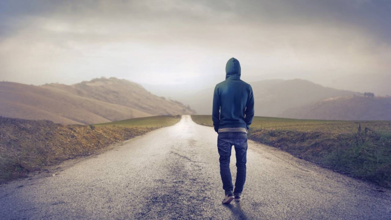 A psicologia sugere que preferir a solidão a uma vida social constante é característico desse tipo de pessoa