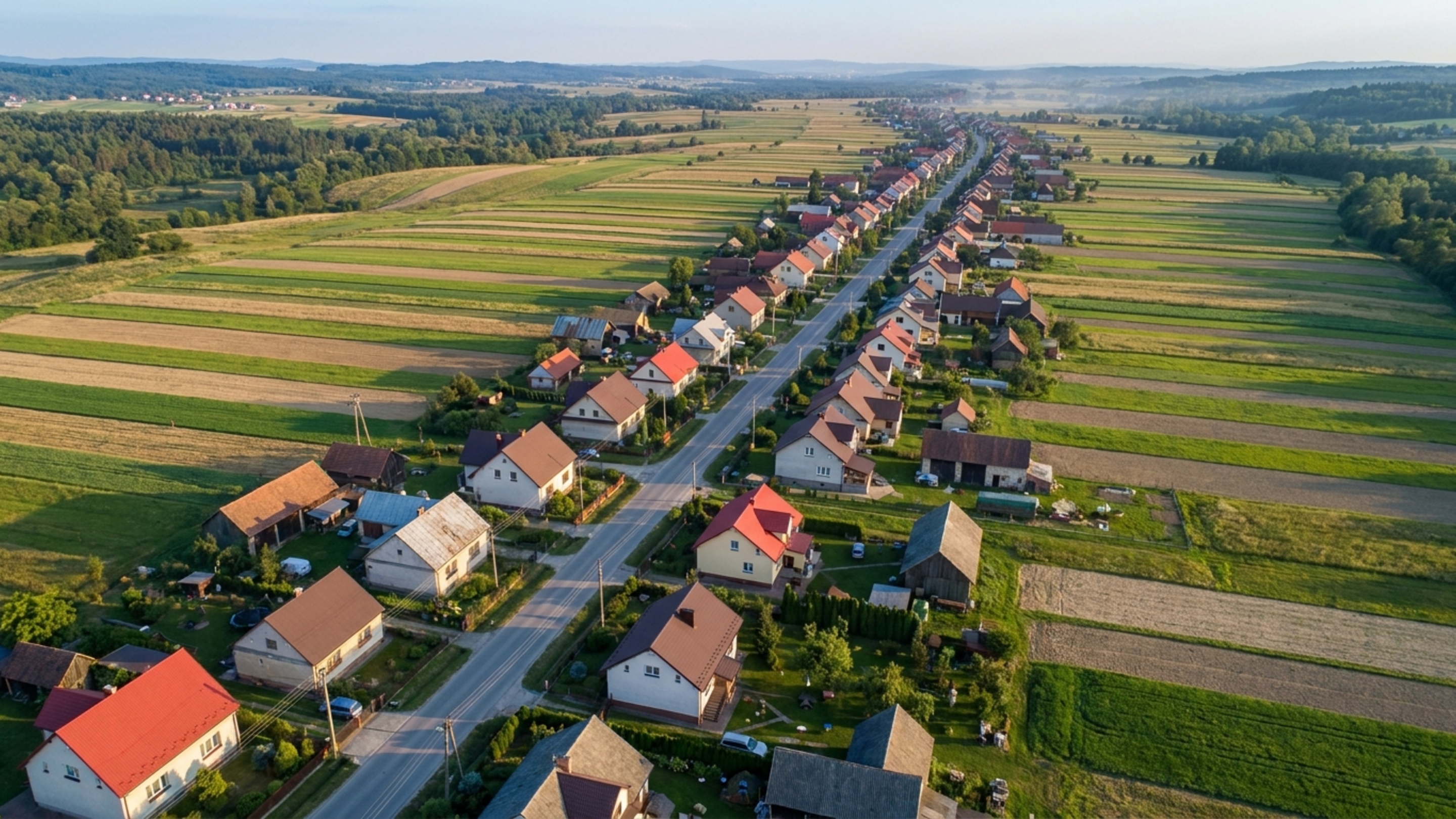 Quase 6 mil pessoas vivem em uma única rua de 9 km no interior, em um dos padrões rurais mais incomuns do mundo