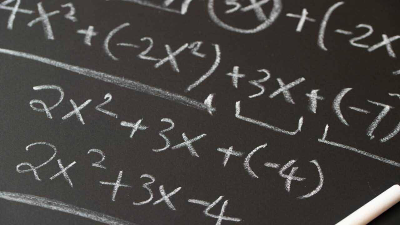 Brasileira de 11 anos faz revolução matemática ao criar método para calcular raiz quadrada de forma simples e tem fórmula publicada na revista científica mais importante do Brasil