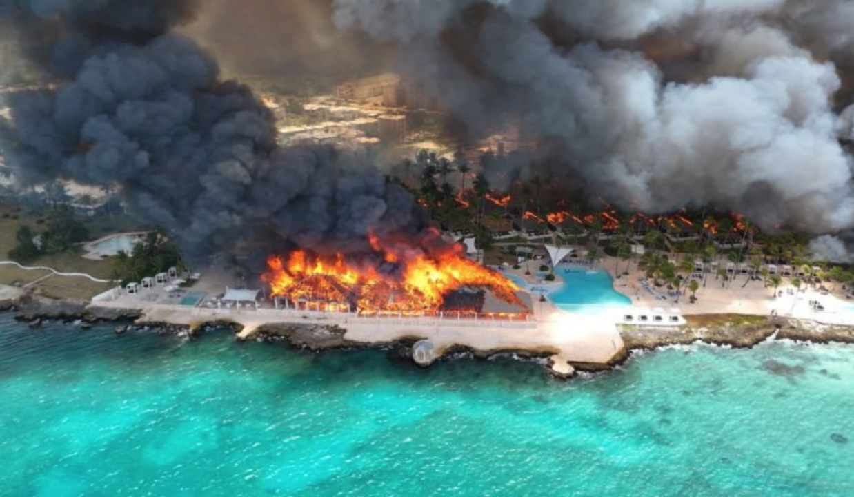 Incêndio destrói resort na República Dominicana e mata turista
