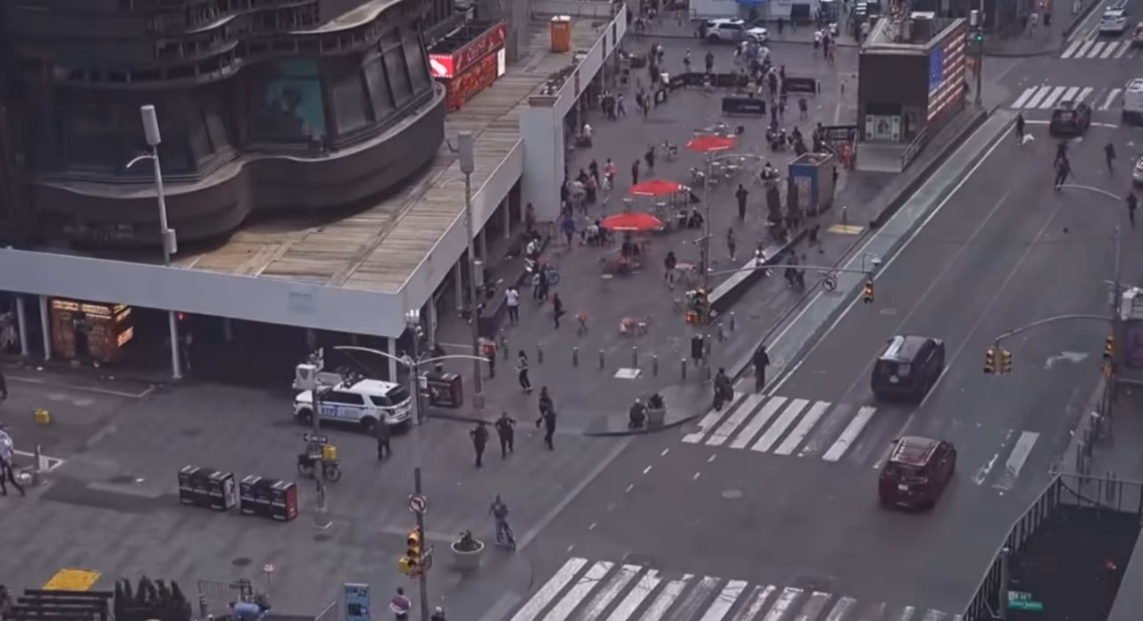 Tiros provocam correria na Times Square