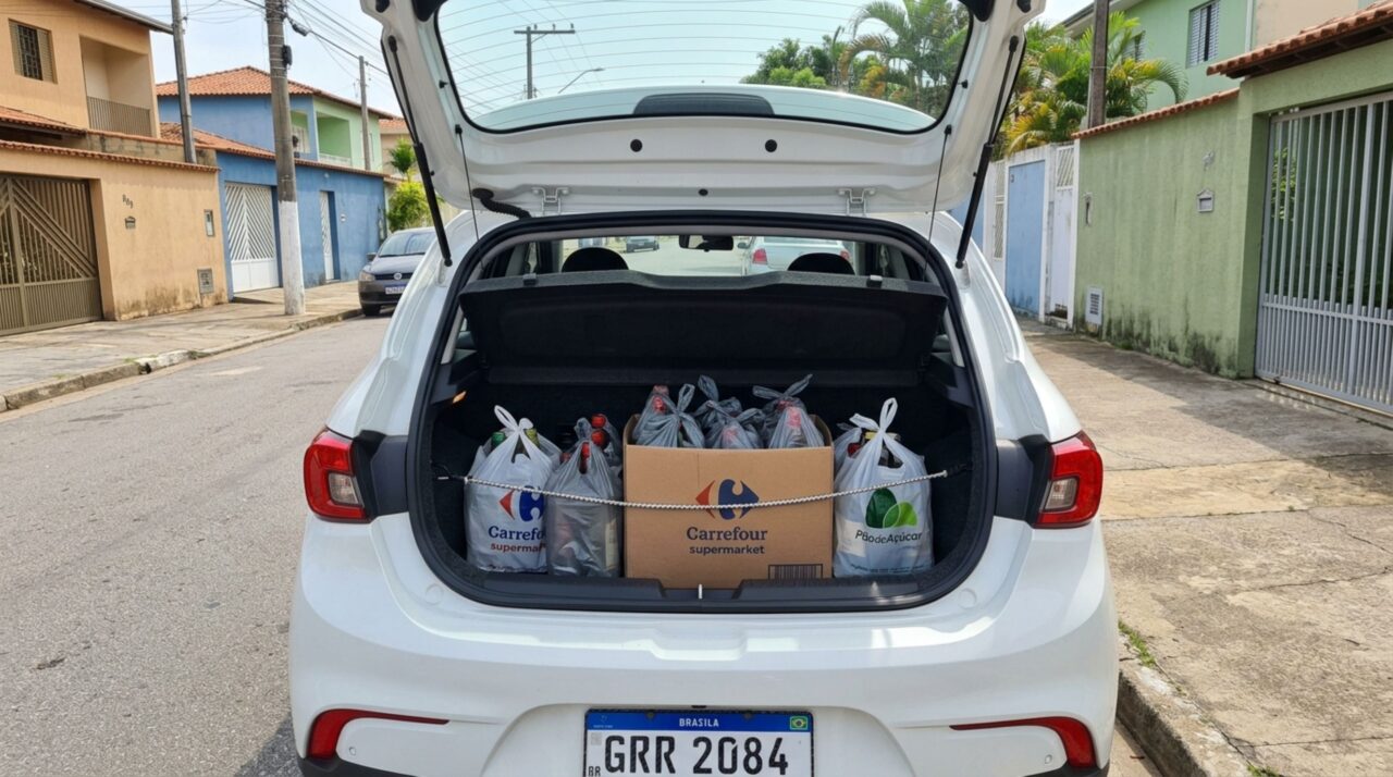 Transporte de bebidas: por que uma lata no porta-copos pode complicar a abordagem e como levar corretamente