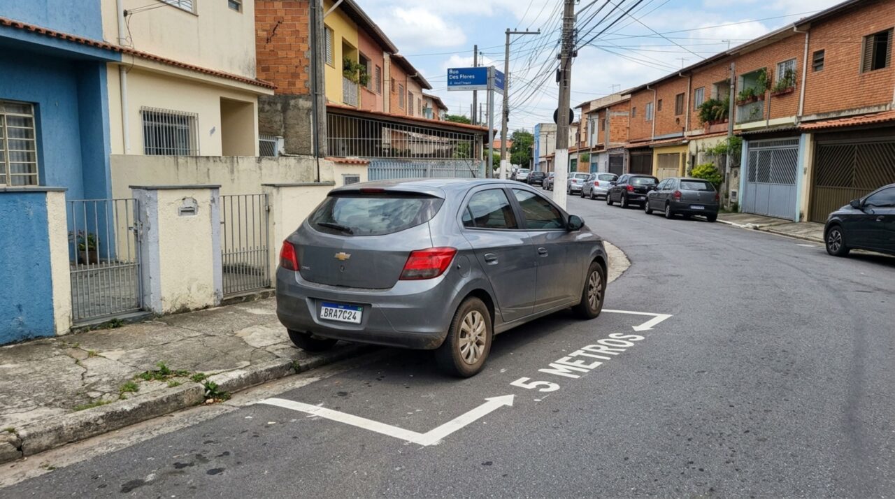 Lei proíbe motoristas que estacionam carros perto demais da esquina