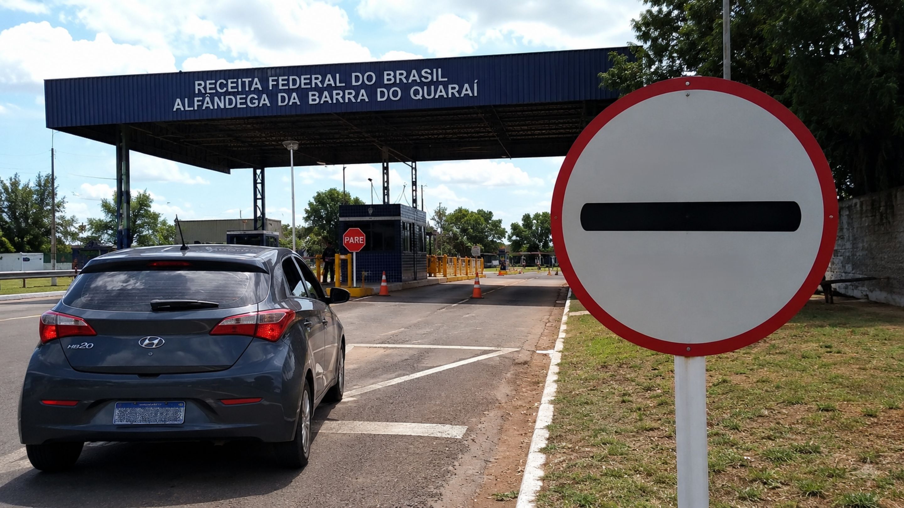O que significa essa placa de trânsito com uma linha no meio e fundo branco?
