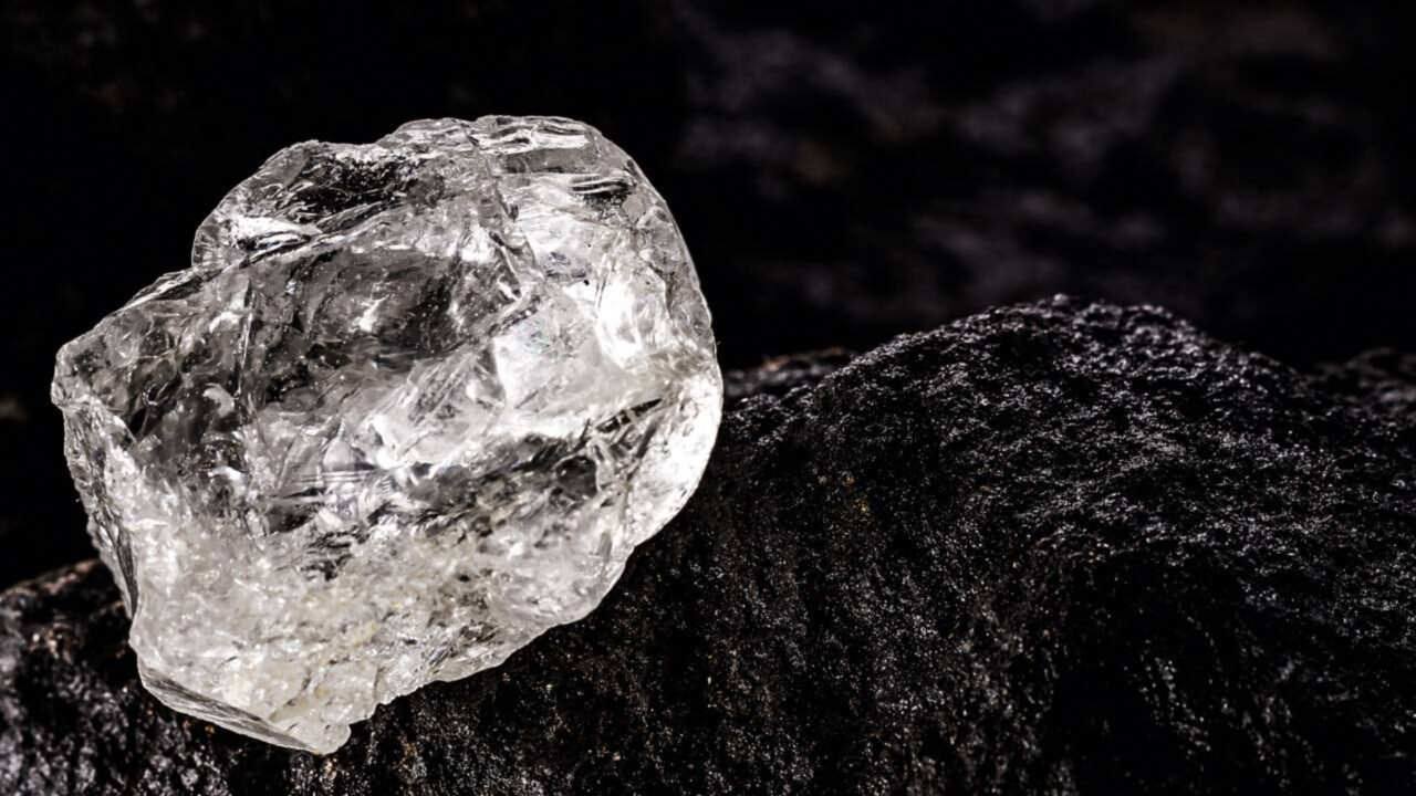 Descoberto diamante em Botsuana que revelou existência de água a 660 km de profundidade e desafia teorias sobre o interior da Terra