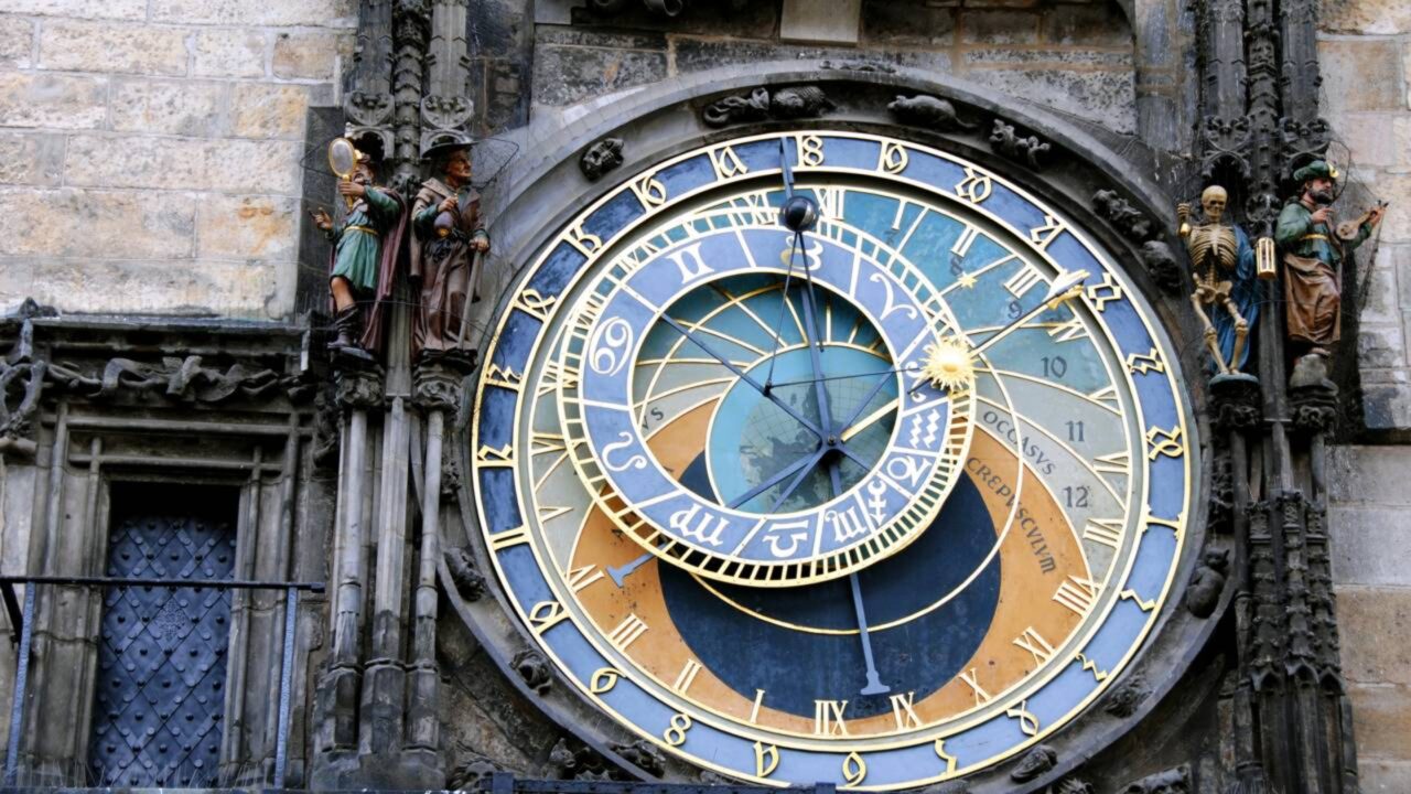 Experimento de 1971 colocou quatro relógios atômicos ao redor do mundo em aviões comerciais — primeiro indo para o leste, depois para o oeste — esses relógios foram trazidos para casa e comparados com outros relógios estacionários no Observatório Naval dos EUA
