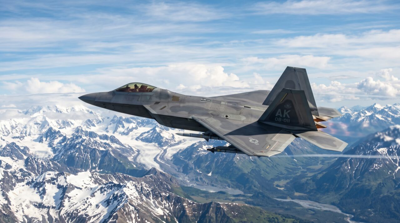 A proibição de venda do caça F-22 Raptor pelo Congresso Americano.
