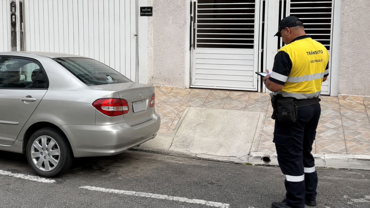 A infração escondida na porta de casa que pode render multa mesmo na sua própria garagem